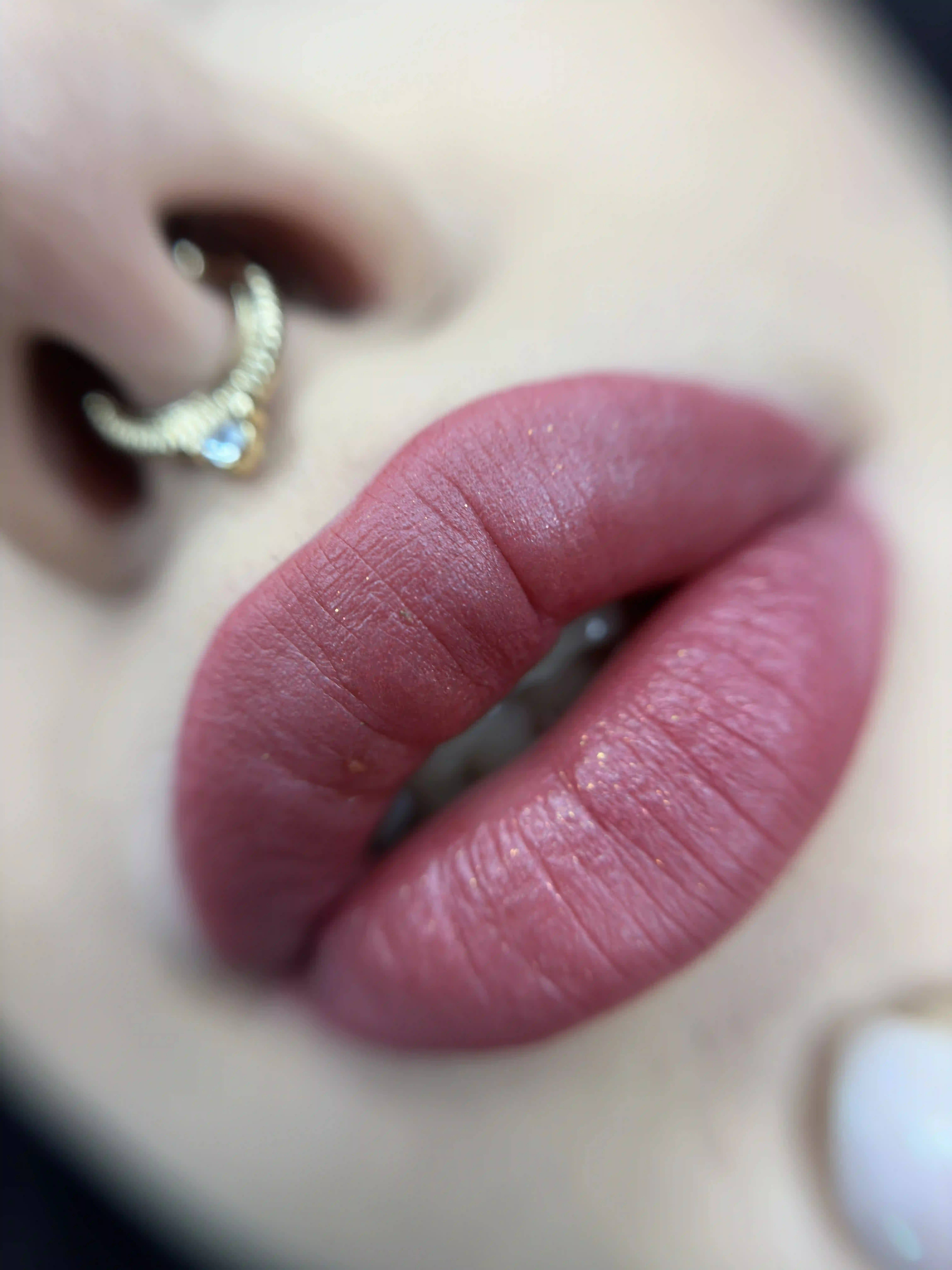 LIPSTICK EFFECT